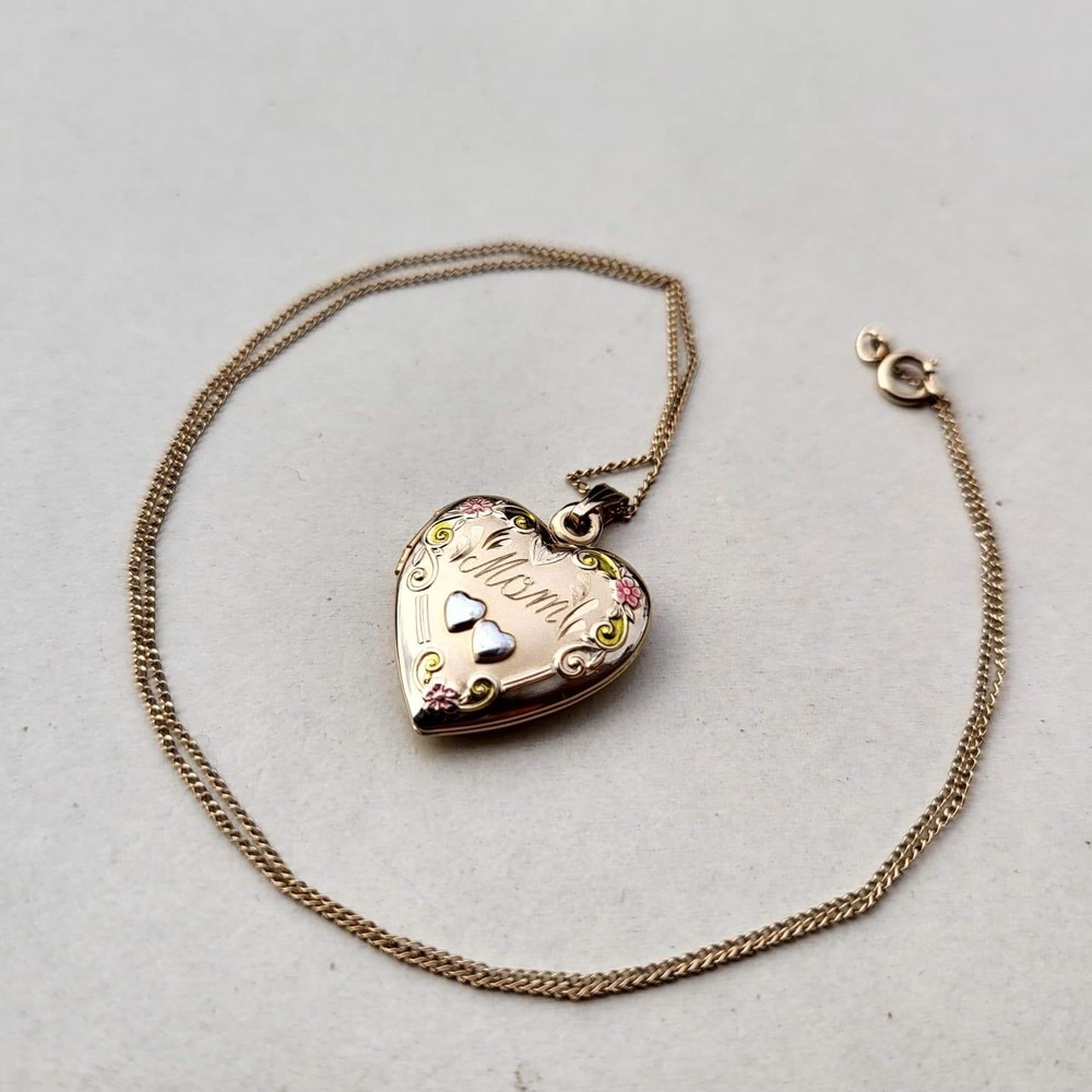 Vintage 1950s AMCO 12K GF Double Raised Heart Locket Photo Pendant Necklace